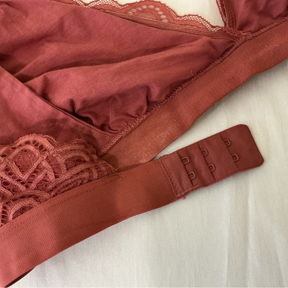 Old Navy Lace Nursing Bra - Picture 6 of 6